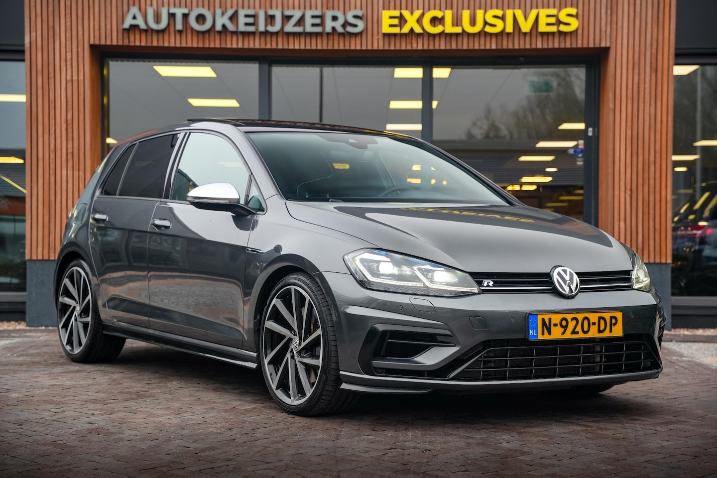 Volkswagen Golf - 2.0 TSI 4Motion R Panodak ACC Virtual Dash DAB+ Navigatie Carplay Stoelverw. - AutoWereld.nl