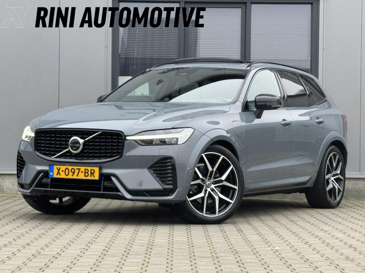 Volvo XC60 - 2.0 T8 Plug-in hybrid AWD Ultimate Dark 455 PK | Long Range | Luchtvering | B&W | 21 inch - AutoWereld.nl