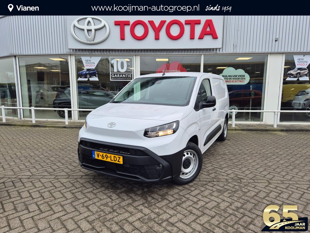 Toyota ProAce City - 1.5 D-4D Live Long Automaat, nieuw auto, direct leverbaar - AutoWereld.nl