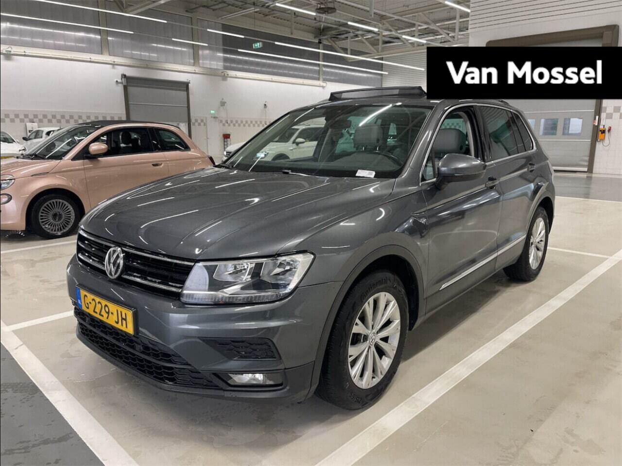 Volkswagen Tiguan - 1.5 TSI Comfortline Business 130 PK | WORDT VERWACHT | Navigatie | Climatronic | Apple car - AutoWereld.nl