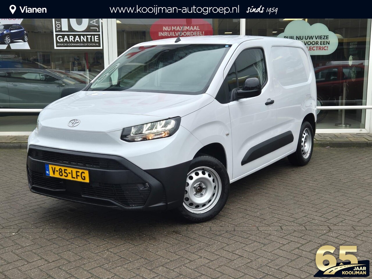 Toyota ProAce City - 1.5 D-4D Navigator Automaat, Nieuw, direct leverbaar, Automaat 10jr garantie - AutoWereld.nl