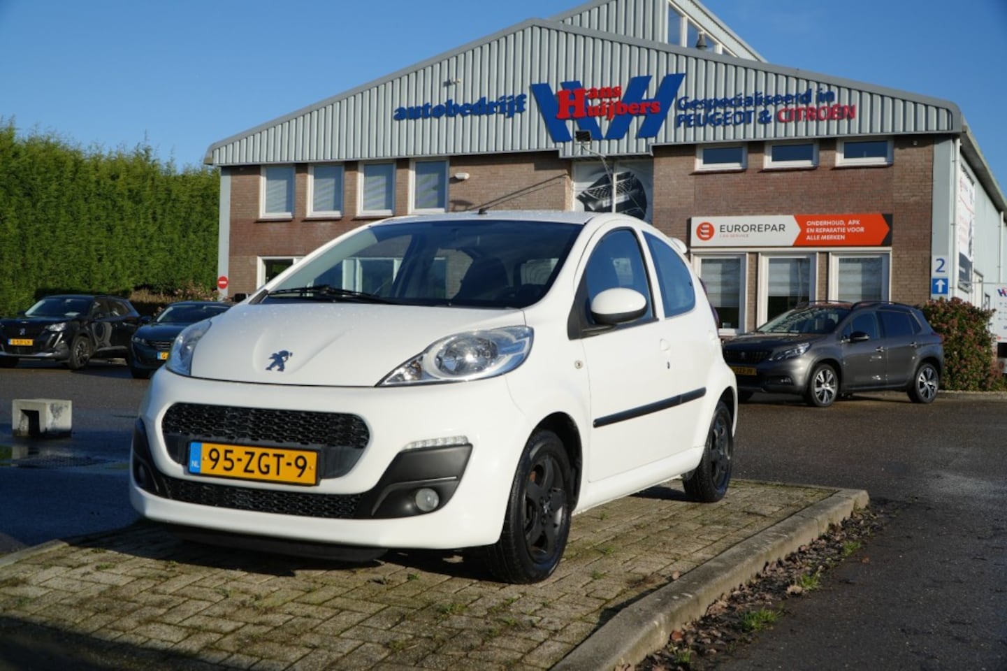 Peugeot 107 - PREMIERE 1.0-68PK 5-DEURS - AIRCO - ELECTRISCHE RAMEN - SPOILER - AutoWereld.nl