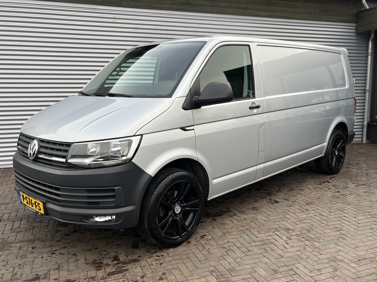 Volkswagen Transporter - 2.0 TDI L2H3 Highline 2.5 t trekhaak - AutoWereld.nl