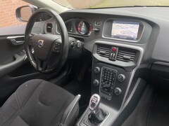 Volvo V40 - 1.6 T3 Kinetic Navi Trekhaak Airco Cruise Control