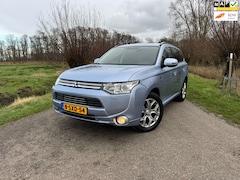 Mitsubishi Outlander - 2.0 PHEV Instyle / Automaat / LM Velgen / Leder/ Camera / Schuifkanteldak / Elektrische kl