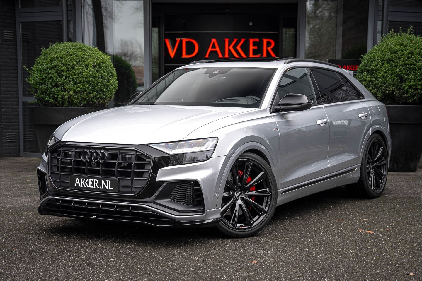 Audi Q8 - 60 TFSIe ABE ARO 530PK MASSAGE+HEADUP+SUPERSPORTSTOELEN - AutoWereld.nl