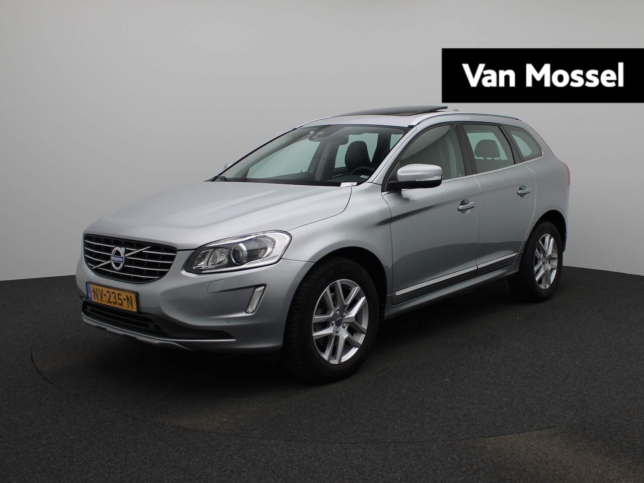 Volvo XC60 - 2.0 T5 FWD Polar+ | PANORAMADAK | NAVIGATIE | LEDER | STOELVERWARMING | ACHTERUITRIJCAMERA - AutoWereld.nl