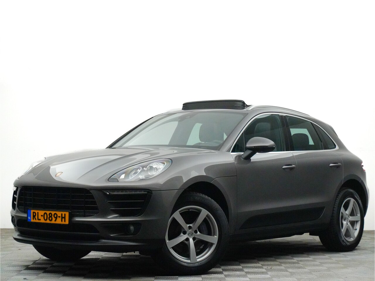 Porsche Macan - 2.0 252pk Aut7 Sport Chrono (bose,panodak,leer,luchtvering) - AutoWereld.nl