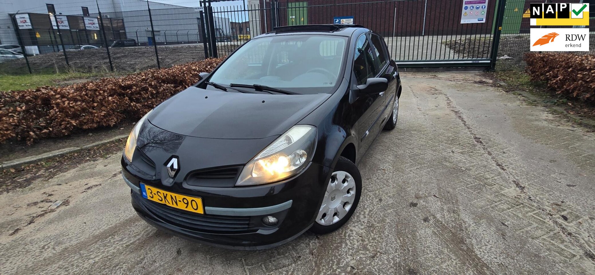 Renault Clio - 1.6-16V Dynamique Luxe PANORAMADAK AIRCO - AutoWereld.nl