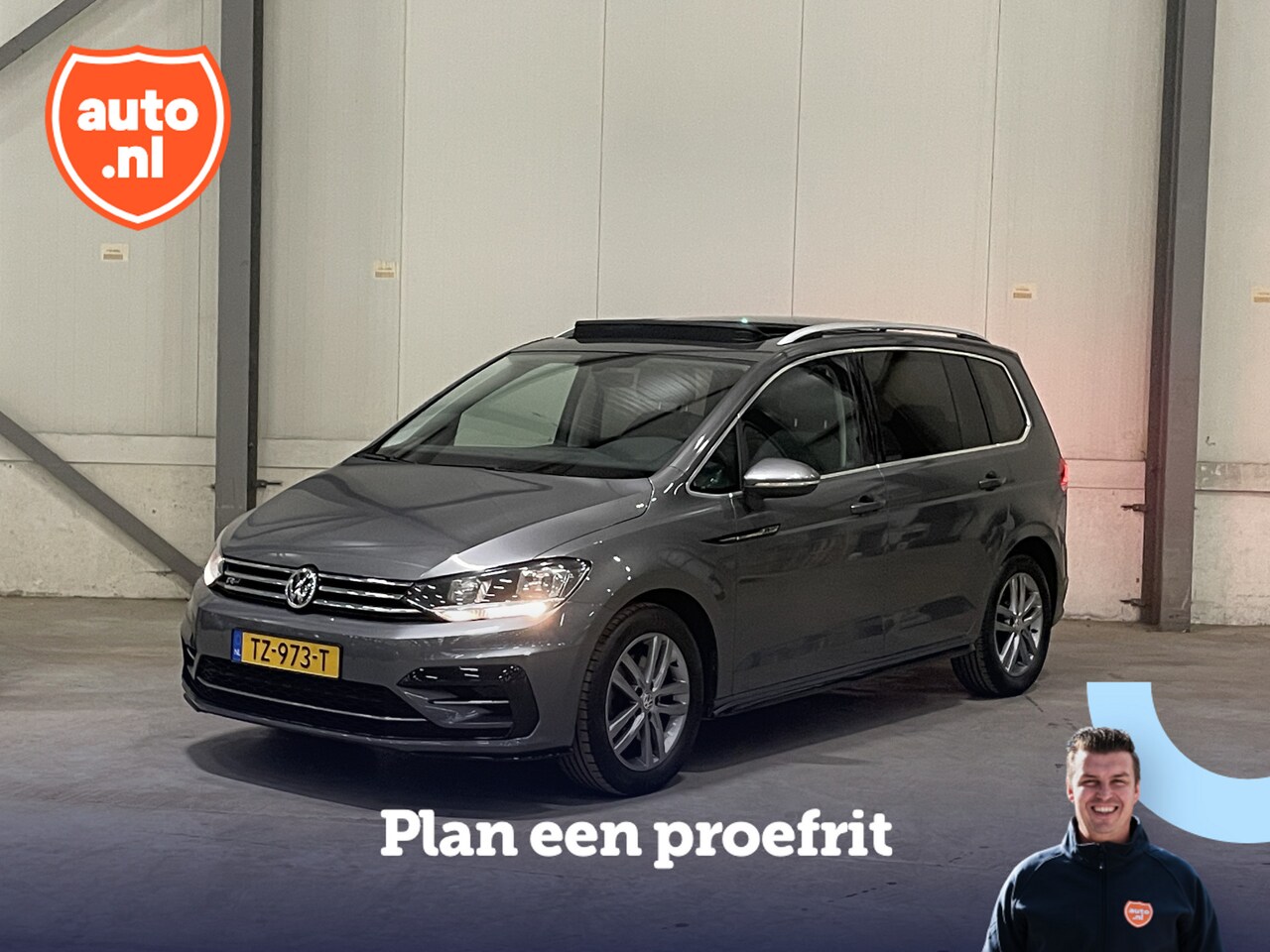 Volkswagen Touran - 1.4 TSI Highline Business R 7p | Panoramadak | Trekhaak | Camera | Carplay | Stoelverwarmi - AutoWereld.nl