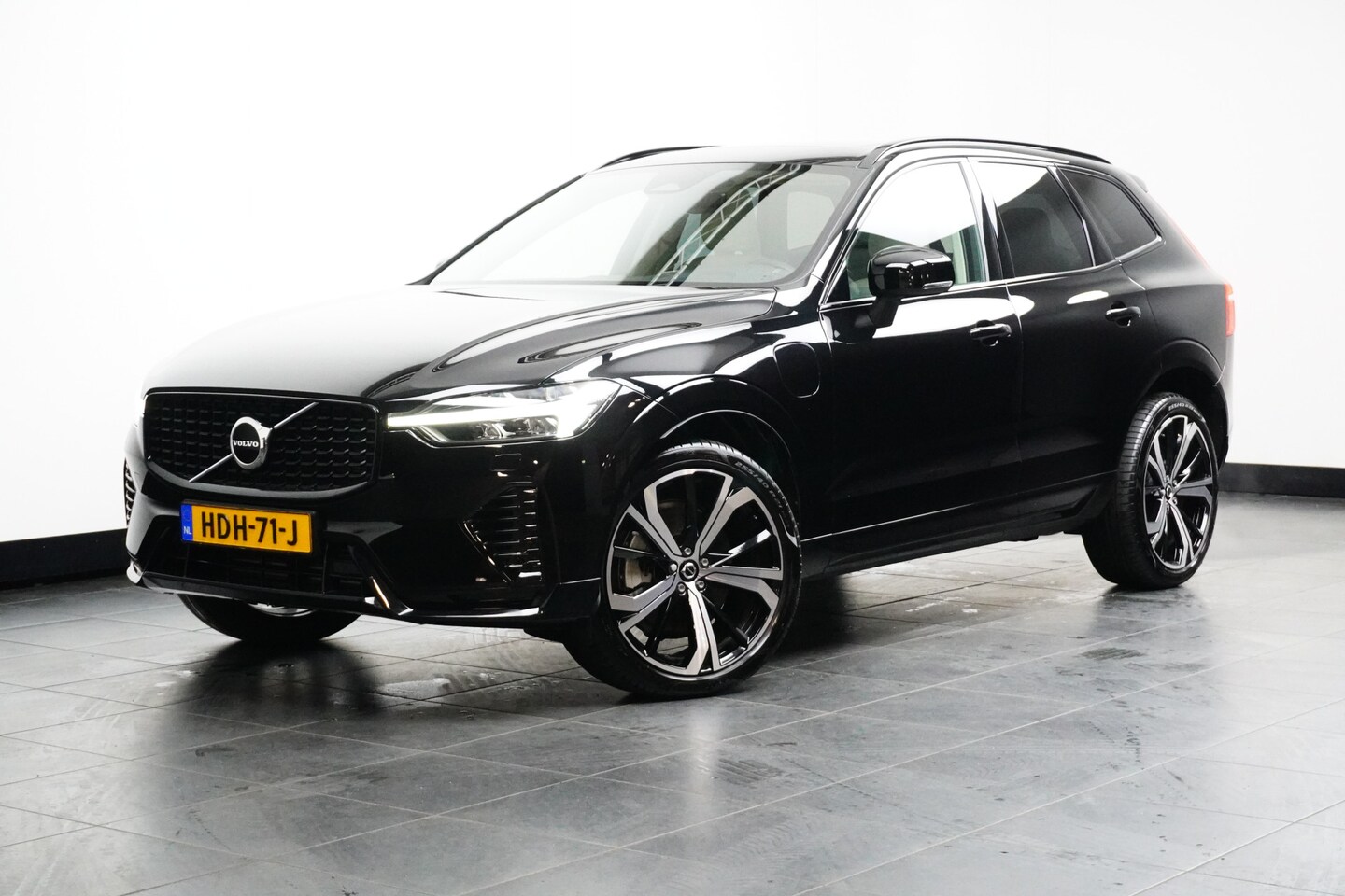 Volvo XC60 - 2.0 T6 Plug-in hybrid AWD Plus Dark | VERWACHT - AutoWereld.nl