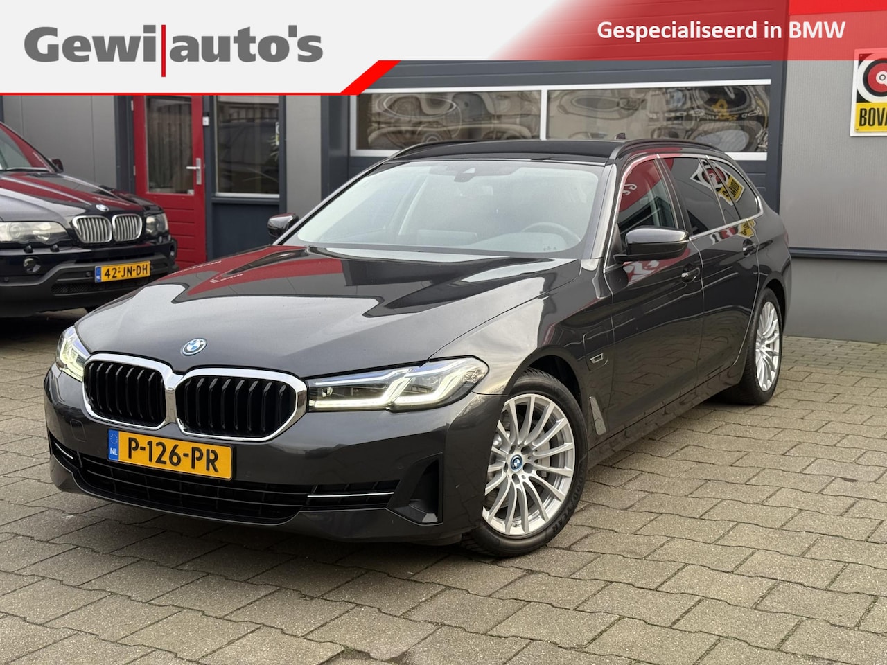 BMW 5-serie Touring - 520e org NL Laserlicht Comfortstoelen - AutoWereld.nl