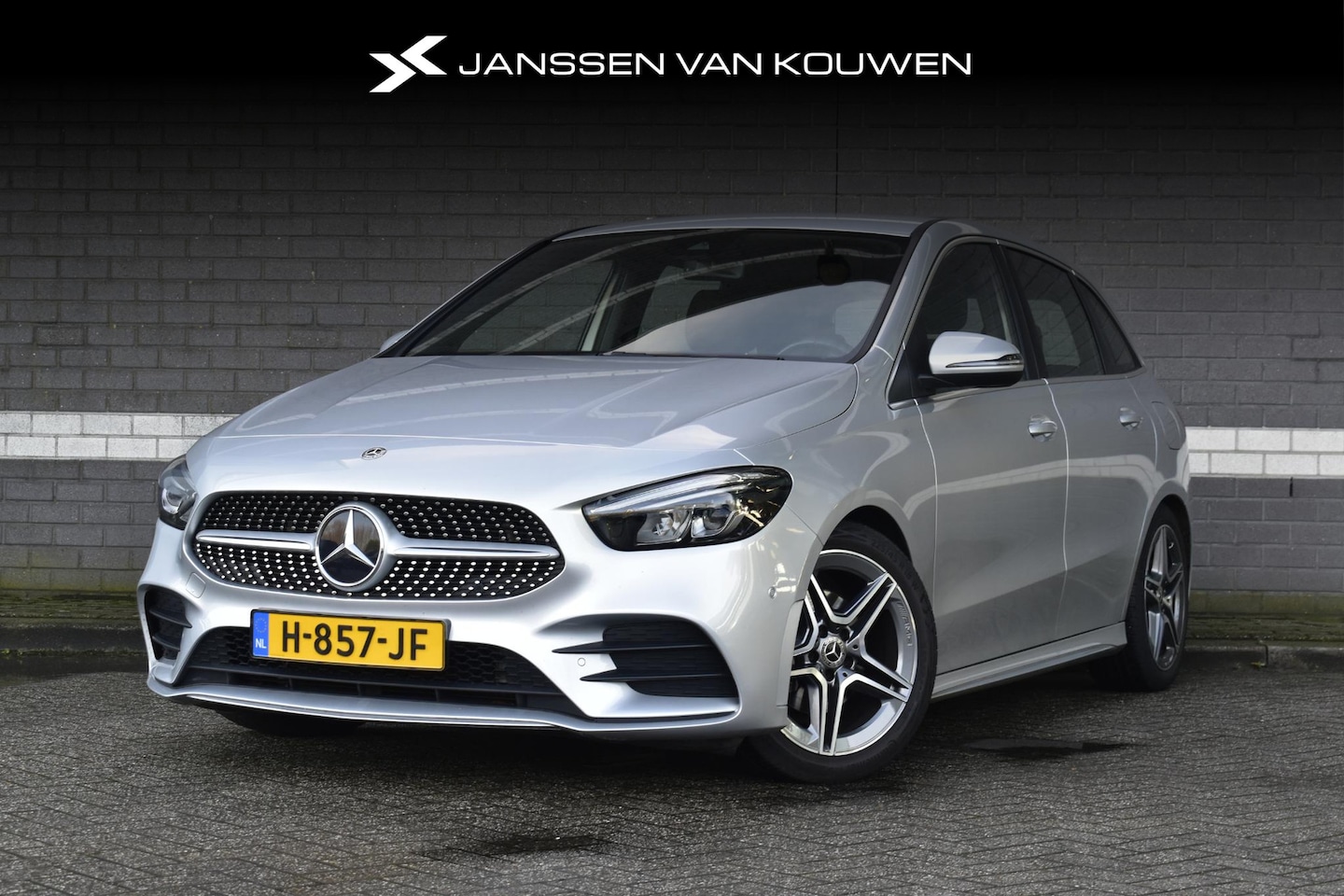 Mercedes-Benz B-klasse - 180 Business Solution AMG / Stoelverwarming / Widescreen / Navigatie / Camera - AutoWereld.nl