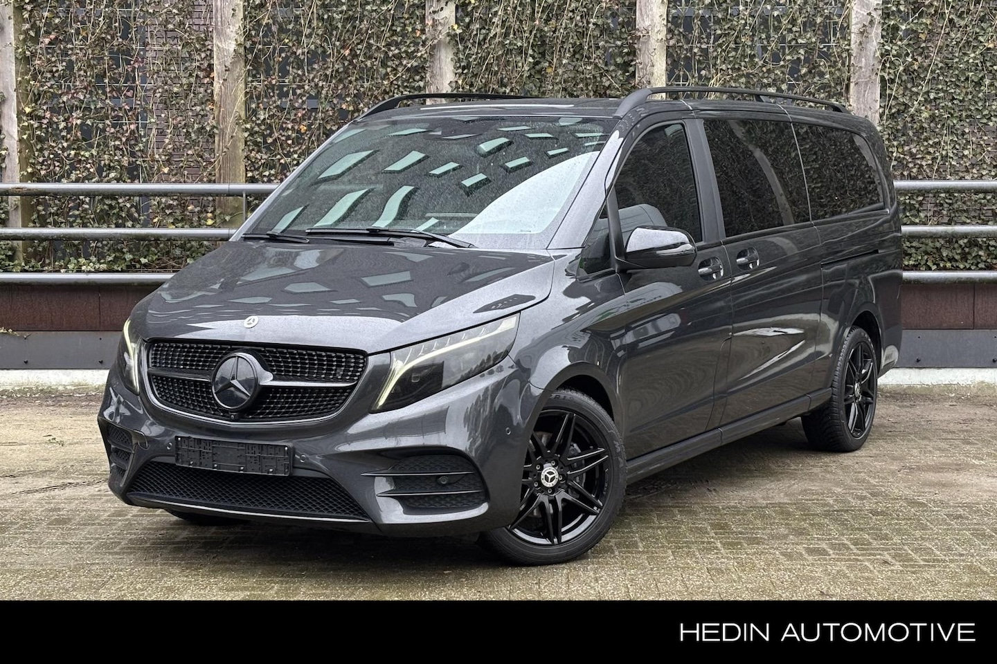 Mercedes-Benz V-klasse - V 300d L3 Automaat Avantgarde Edition | AMG Line | Stoelverwarming | 360° Camera | LED | C - AutoWereld.nl