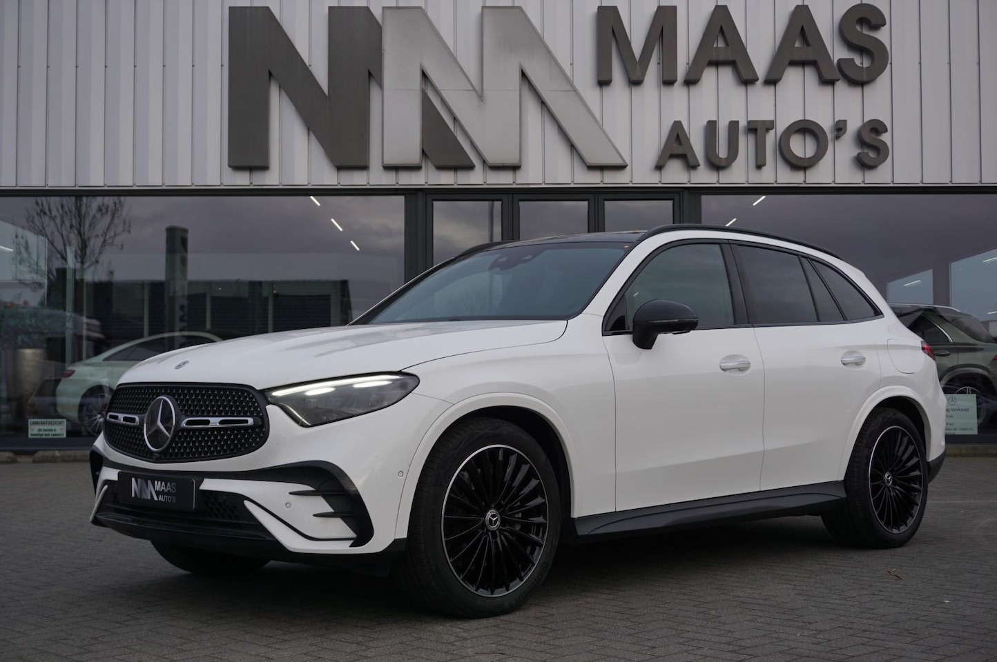 Mercedes-Benz GLC-klasse - 400e 4MATIC AMG LUCHTVERING PANORAMADAK BTW - AutoWereld.nl