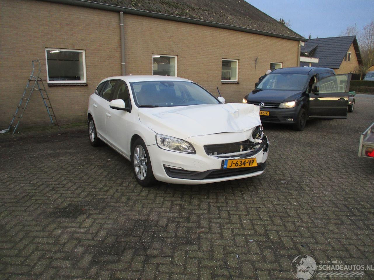 Volvo V60 - V-60 2.0 D3 Kinetic Automaat - AutoWereld.nl