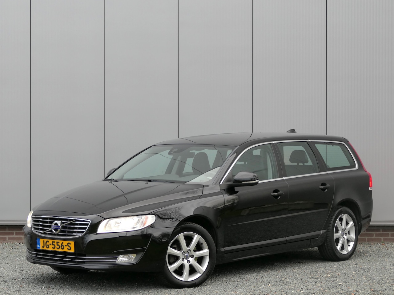 Volvo V70 - 2.0 T4 Polar Leer / Standkachel / Navi / Stoelverwarming - AutoWereld.nl