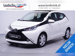 Toyota Aygo - 1.0 VVT-i x-wave panodak camera airco navigatie sportvelgen NAP