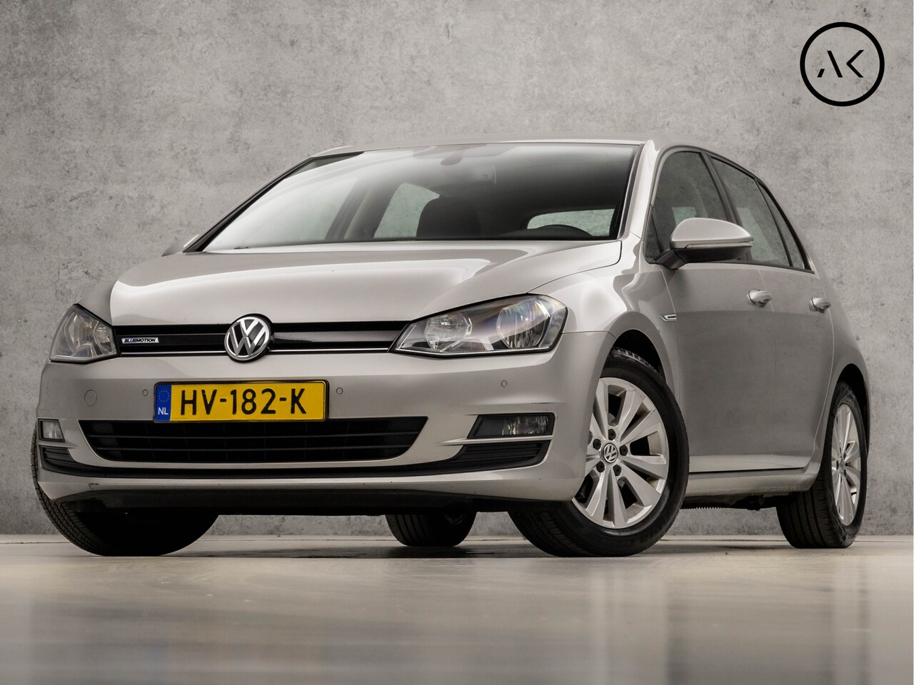 Volkswagen Golf - 1.0 TSI Sportline Automaat (APPLE CARPLAY, NAVIGATIE, CLIMATE, TREKHAAK, SPORTSTOELEN, LM - AutoWereld.nl