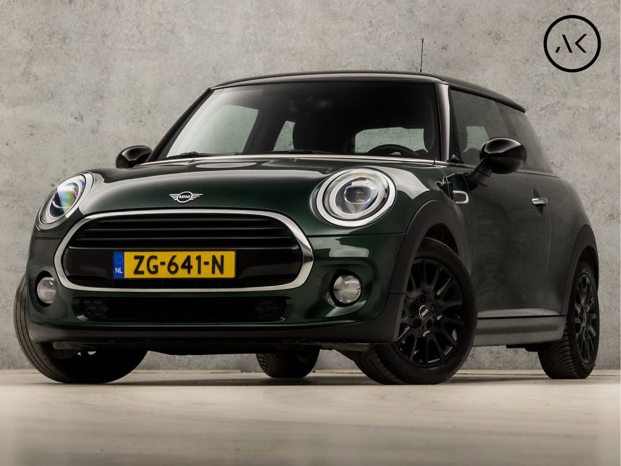 MINI Cooper - Mini 1.5 (GROOT NAVI, LEDER, LED KOPLAMPEN, PARKEERSENSOREN, SPORTSTOELEN, ARMSTEUN, CRUIS - AutoWereld.nl