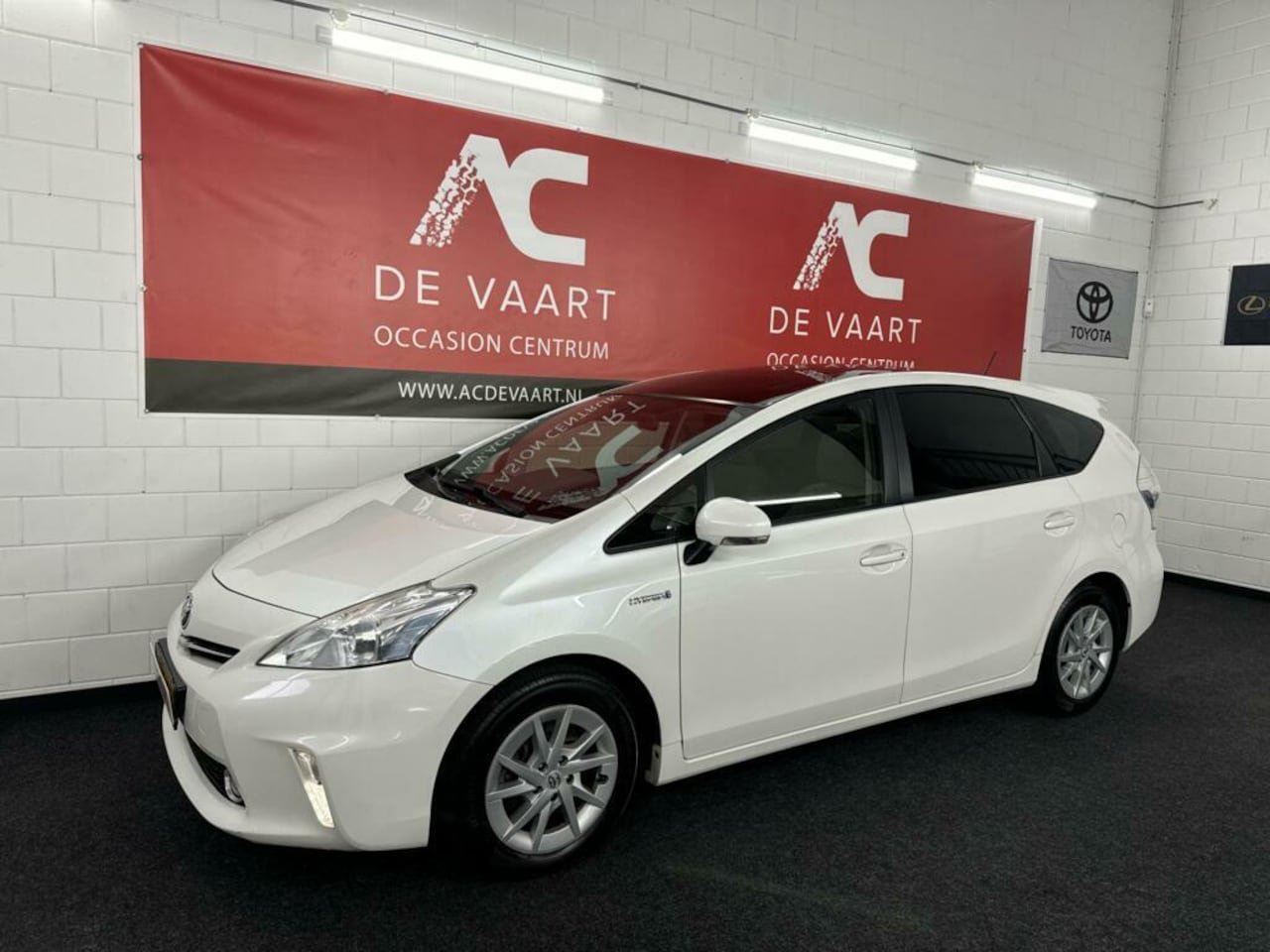 Toyota Prius Wagon - 1.8 Aspiration - NAVI/LEER/PANO/CAM/NAP - AutoWereld.nl