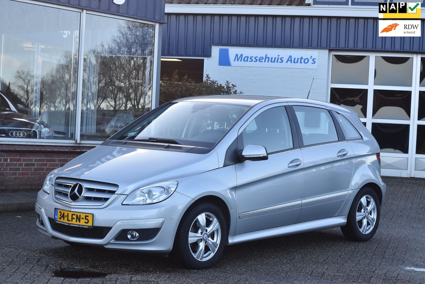 Mercedes-Benz B-klasse - 180 Automaat Trekhaak 2e eig. Navi PDC V+A Cruise Airco Stoelverwarming Nwe APK - AutoWereld.nl