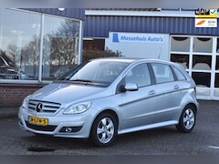 Mercedes-Benz B-klasse - 180 Automaat Trekhaak 2e eig. Navi PDC V+A Cruise Airco Stoelverwarming Nwe APK