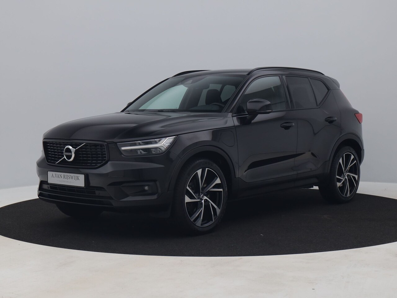 Volvo XC40 - 1.5 T5 Recharge R-Design | CAMERA | H&K | KEYLESS | TREKHAAK - AutoWereld.nl