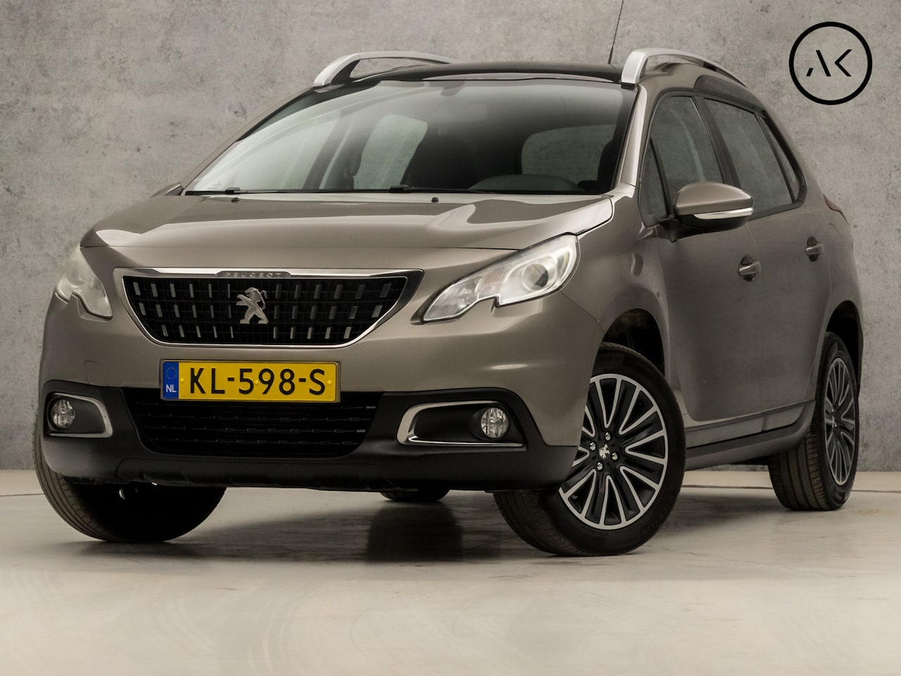 Peugeot 2008 - 1.2 PureTech Deluxe Automaat (PANORAMADAK, NAVIGATIE, ARMSTEUN, CRUISE, SPORTSTOELEN, XENO - AutoWereld.nl