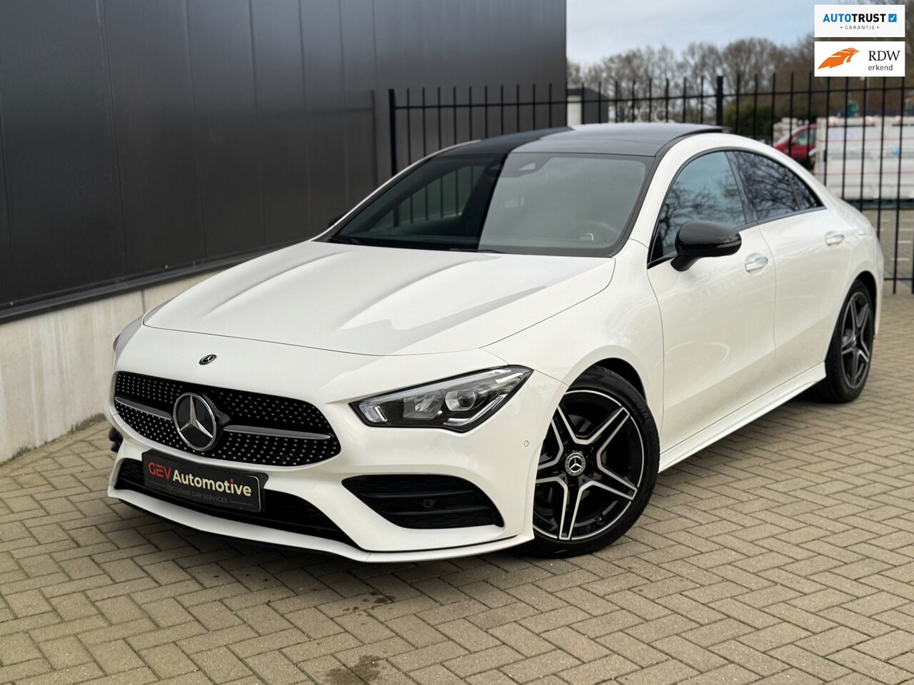 Mercedes-Benz CLA-Klasse - 180 AMG Night | Panorama | Sfeerverlichting | Camera | Stoelverwarming - AutoWereld.nl