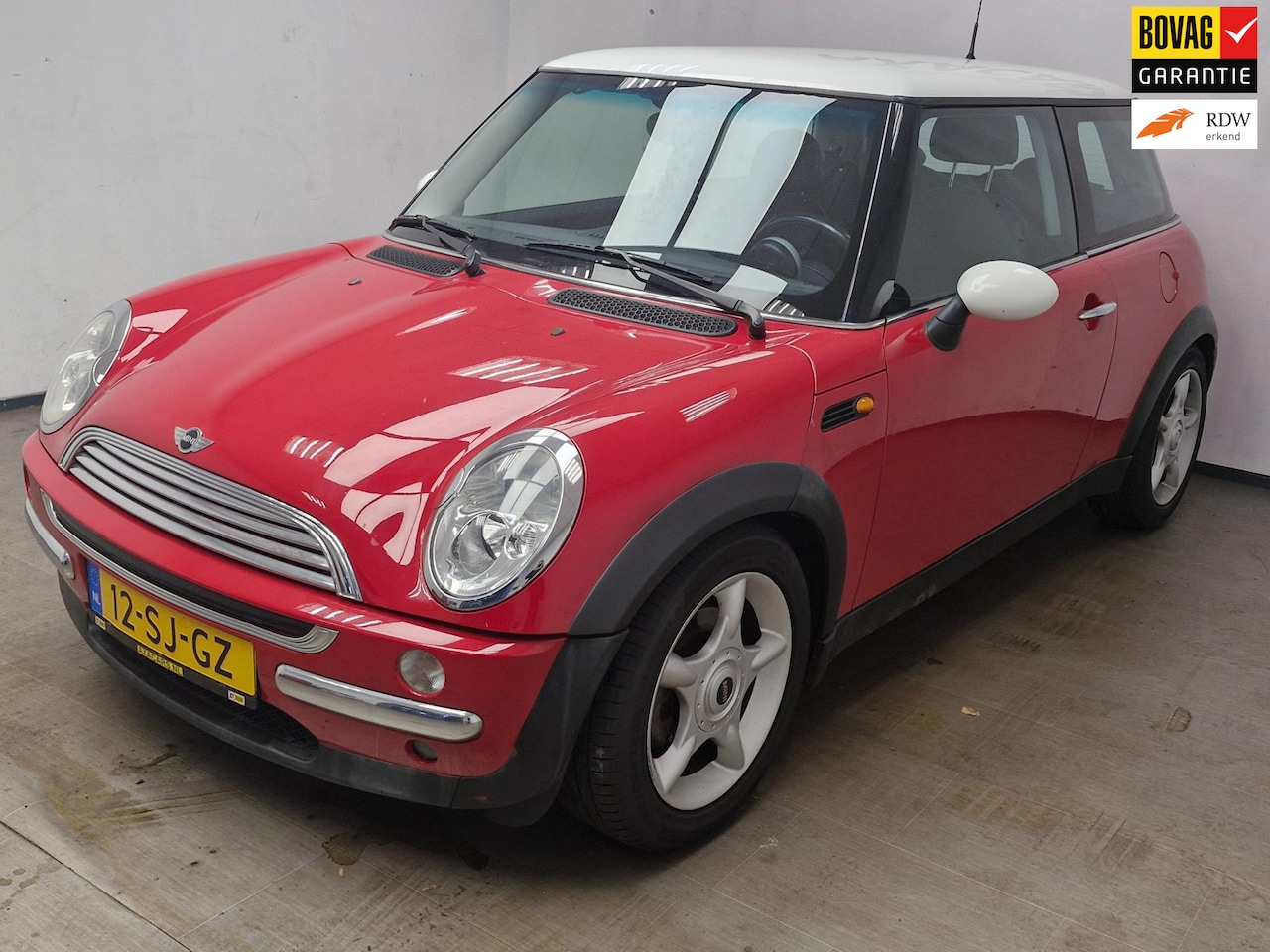 MINI Cooper - Mini 1.6 AUTOMAAT ! AIRCO ! NIEUWE APK ! - AutoWereld.nl