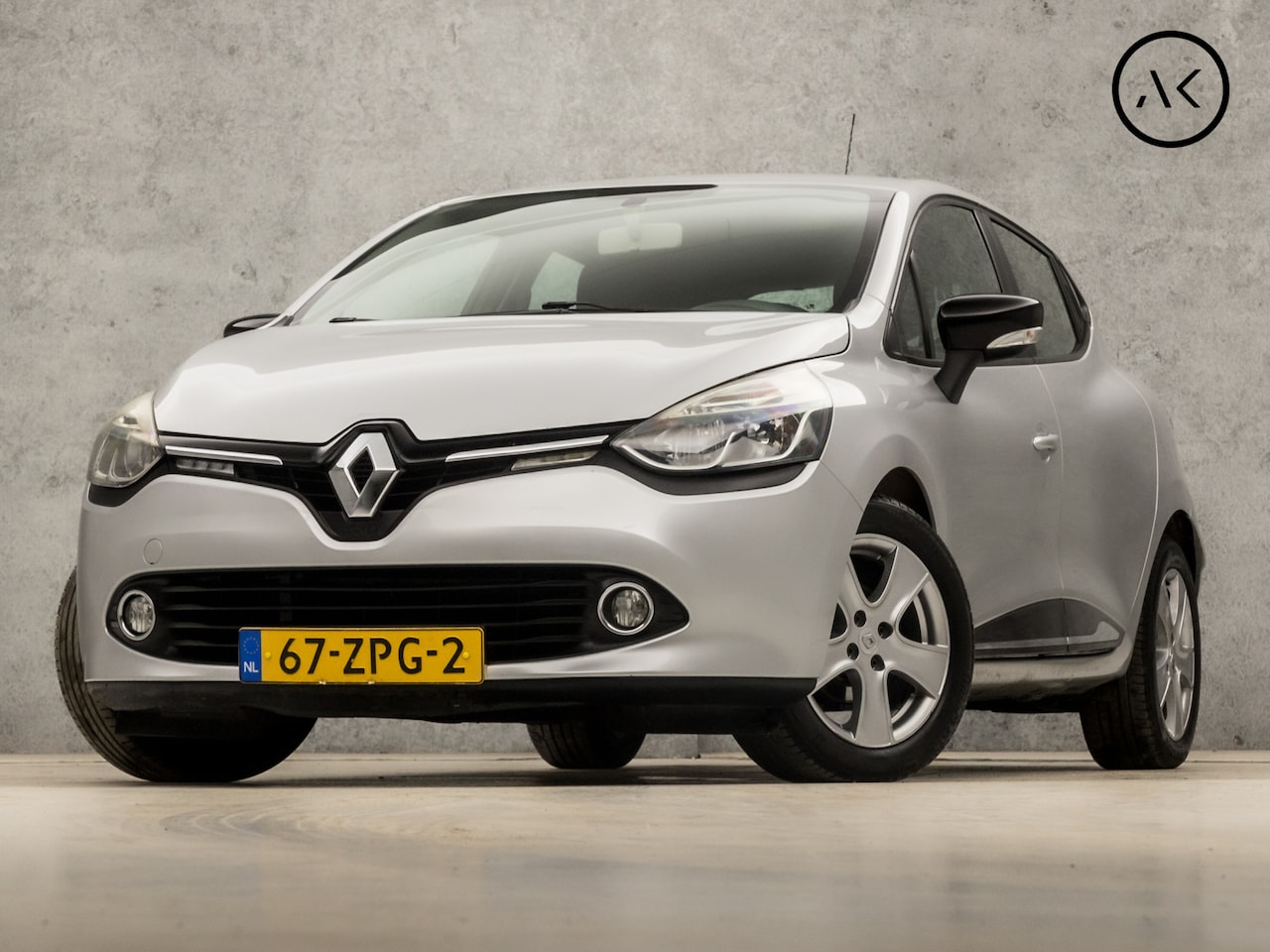 Renault Clio - 0.9 TCe Expression (NAVIGATIE, BLUETOOTH, CRUISE, AIRCO, ELEK PAKKET, LM VELGEN, STUURWIEL - AutoWereld.nl