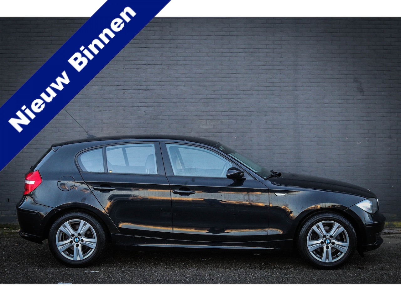 BMW 1-serie - 118i Business Line Net binnen; Jouw droomauto? - AutoWereld.nl