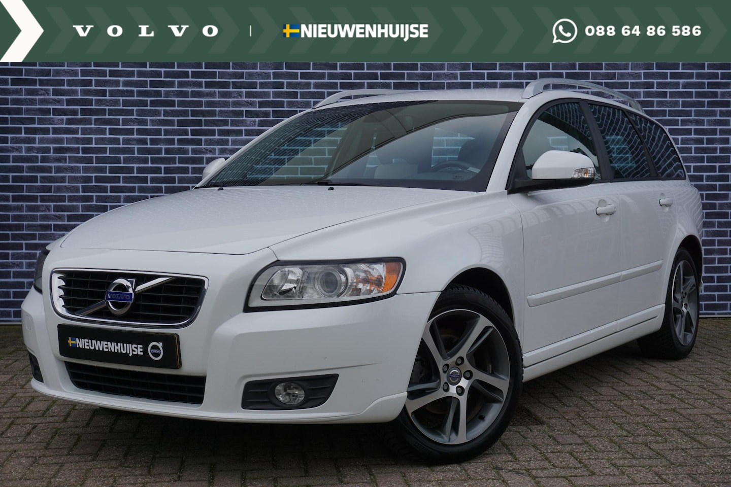 Volvo V50 - 2.0 Business Pro Edition Dak rails | 17"| Bluetooth | RTI | Verwarmde voorstoelen | Cliamt - AutoWereld.nl