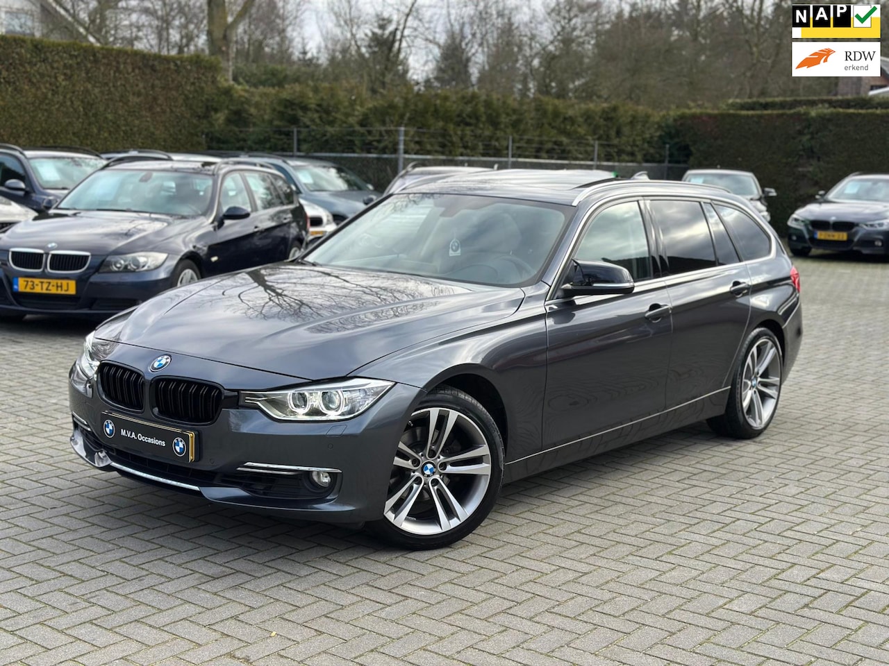 BMW 3-serie Touring - 320i High Executive Sport|Ketting verv.|Keyles|Navi|Pano|Leder|Cruise control|Climate cont - AutoWereld.nl