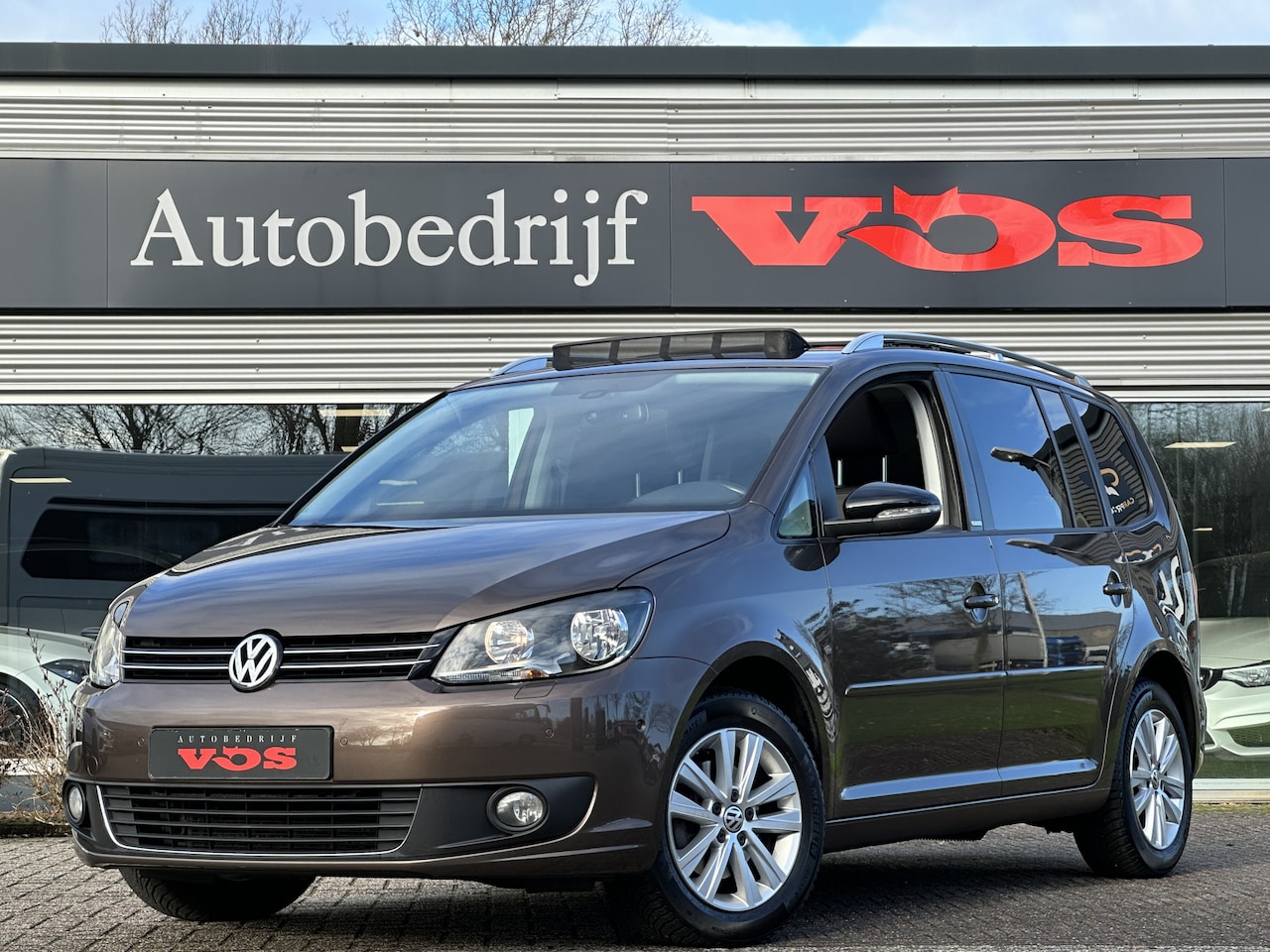 Volkswagen Touran - 1.4 TSI Highline DSG | Panodak | Navi | Cruise | Trekhaak - AutoWereld.nl