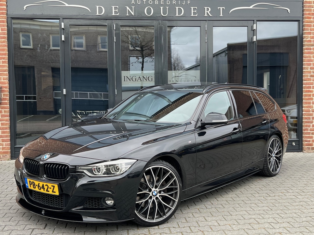 BMW 3-serie Touring - 330i High Executive M Performance Pakket CARLAY / PANO - AutoWereld.nl