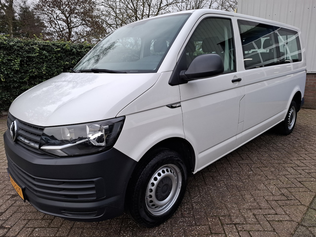 Volkswagen Transporter Kombi - 2.0TSI L2H1 18450.- INCL BTW 9-PERSOONS BENZINE 150PK - AutoWereld.nl