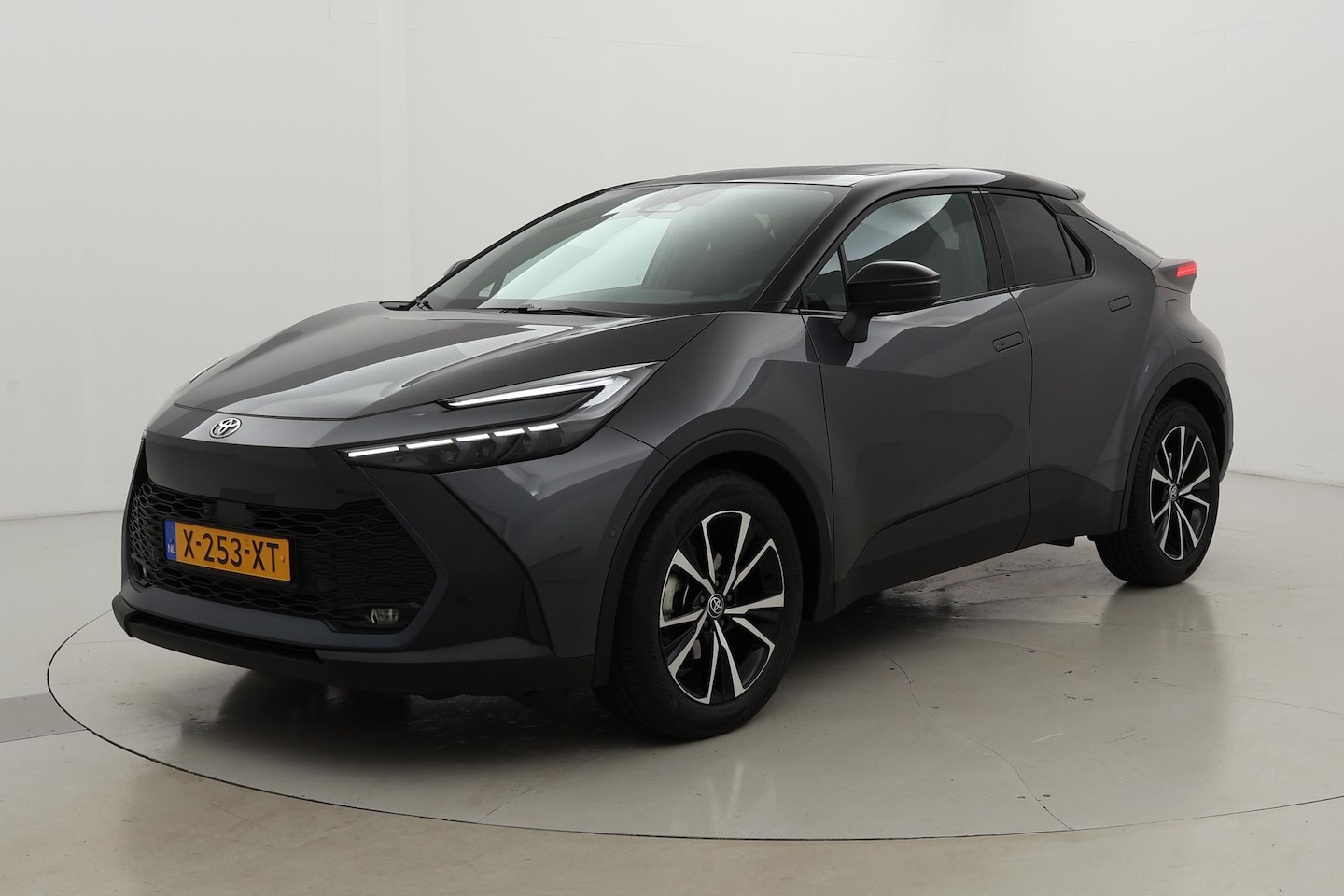 Toyota C-HR - 1.8 Hybrid 140 First Edition | 360 camera - AutoWereld.nl