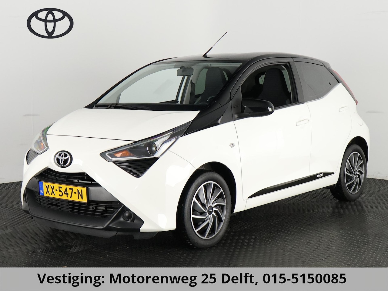 Toyota Aygo - 1.0 VVT-i X-PLAY AUTOMAAT BI-TONE AIRCO. CAMERA. GARANTIE TOT 4-2029 !! - AutoWereld.nl