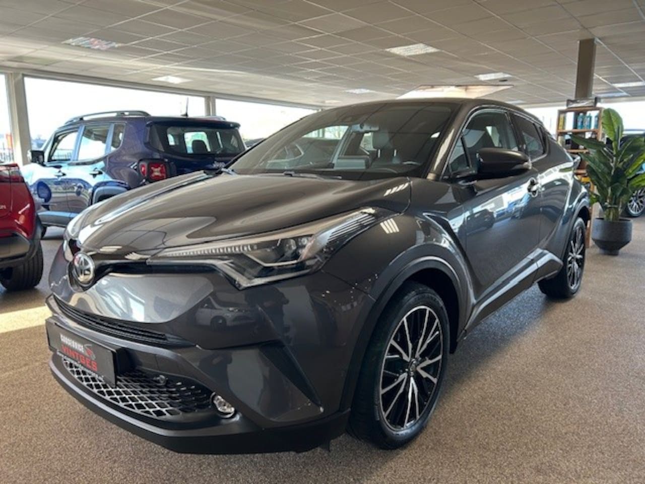 Toyota C-HR - 1.2 Premium Automaat JBL Lederen bekleding, Automatisch inparkeren, Navigatie, Camera - AutoWereld.nl