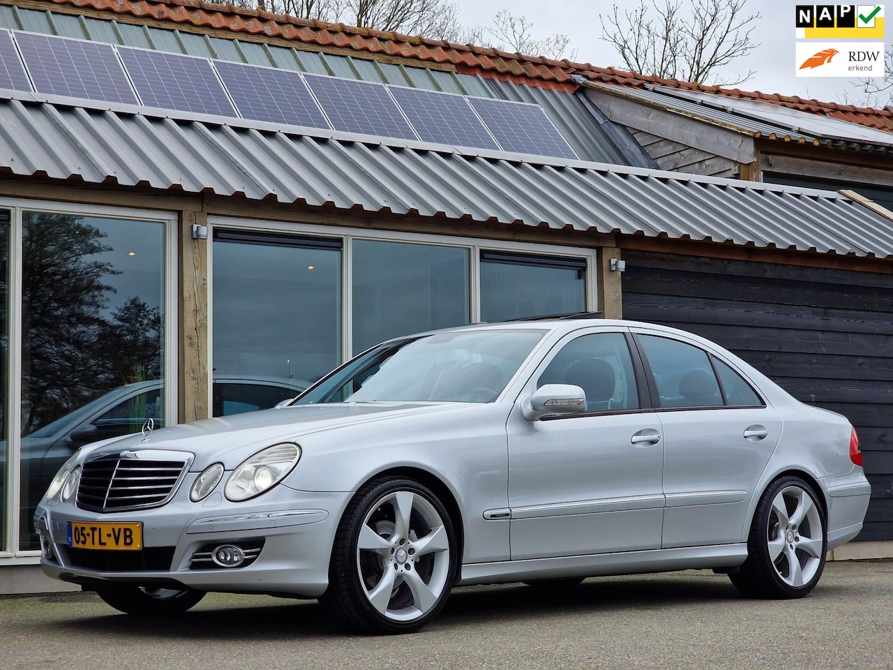 Mercedes-Benz E-klasse - 200 K. Avantgarde 200 K. Avantgarde (NL-Auto / Trekhaak / Schuifdak / 19 Inch / Half Leder / NAP / Cruise / - AutoWereld.nl