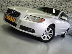 Volvo V70 - 2.4D Summum*Stoelverwarming*Xenon*Trekhaak*PDC