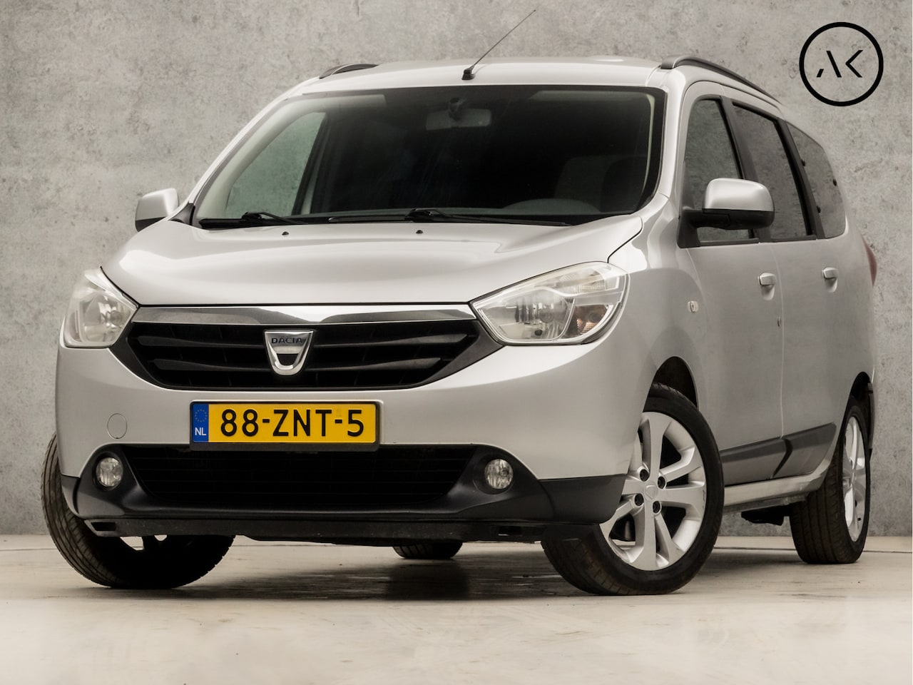 Dacia Lodgy - 1.2 TCe Lauréate 7 Persoons (NAVIGATIE, NAP, BLUETOOTH, AIRCO, ELEK PAKKET, GETINT GLAS, A - AutoWereld.nl