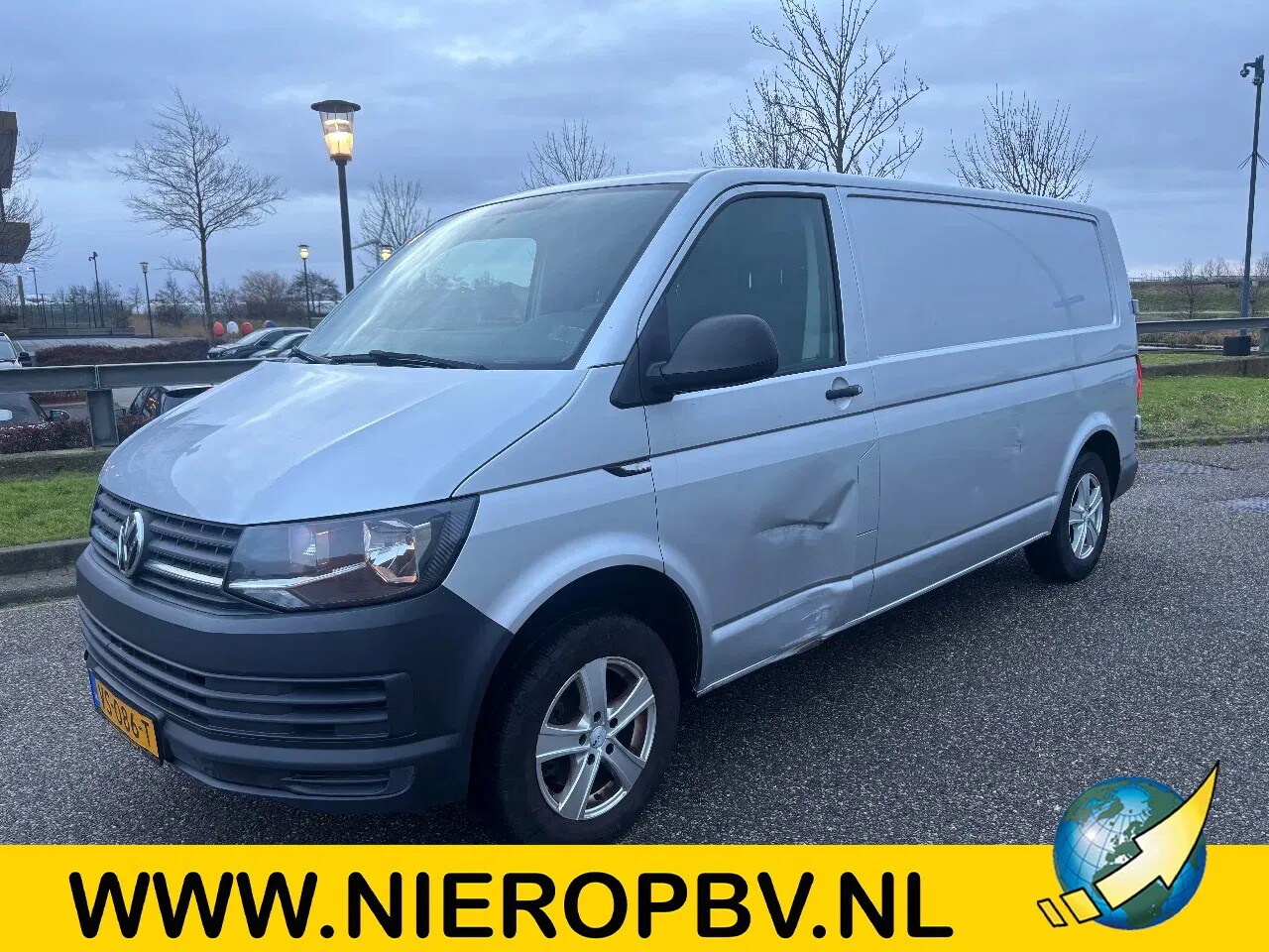 Volkswagen Transporter - 2.0TDI L2H1 Airco Navi 3 Zits - AutoWereld.nl