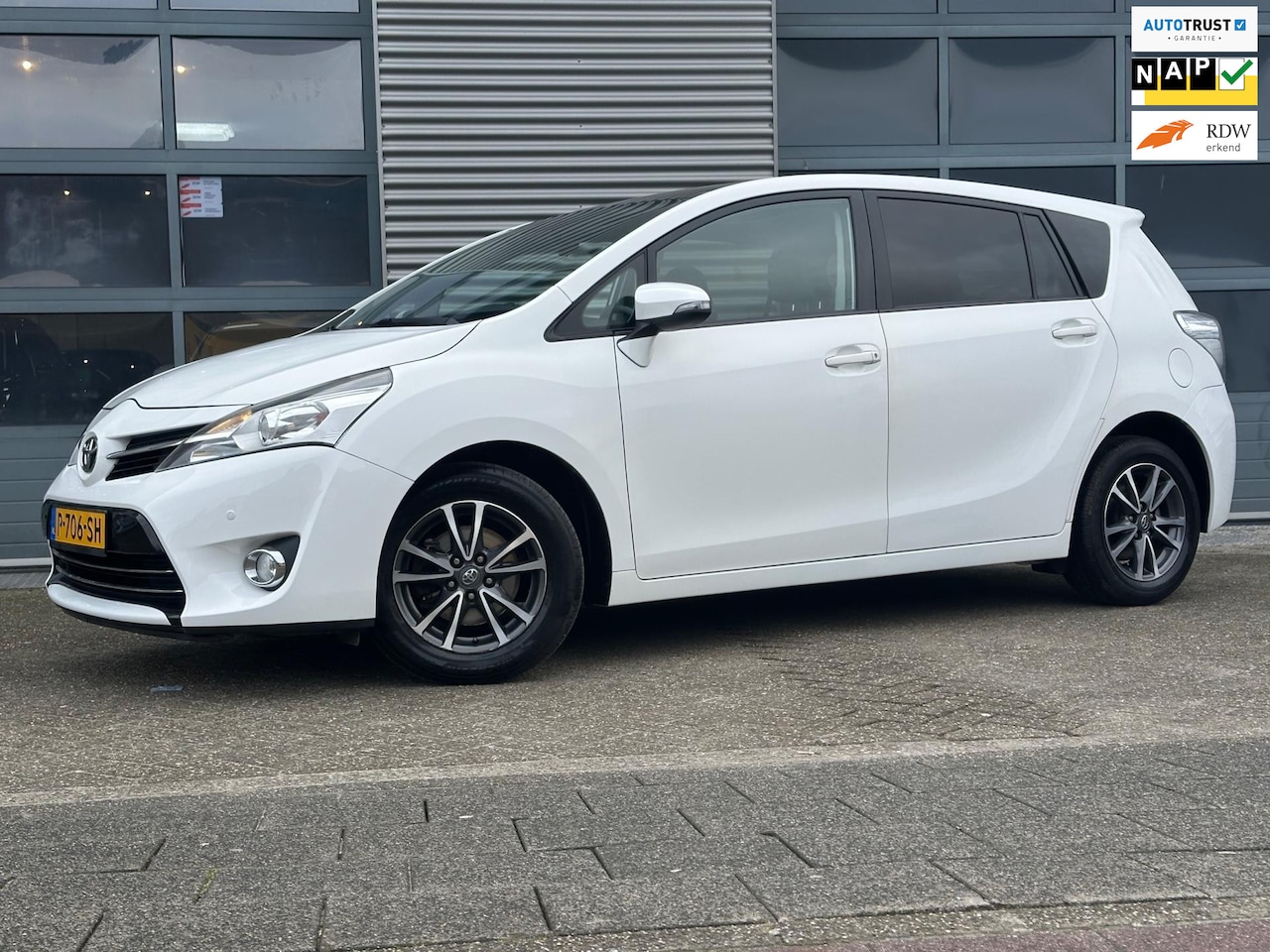 Toyota Verso - 1.8 VVT-i Aspiration | NAVI | CRUISECR | PANO | PDC - AutoWereld.nl