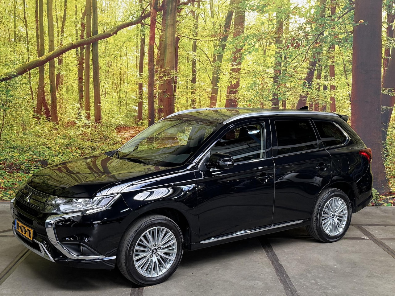 Mitsubishi Outlander - 2.4 PHEV Pure+ 4WD Automaat Plug In Hybrid Apple Carplay 18 Inch Stoelverwarming Org. NL 1 - AutoWereld.nl