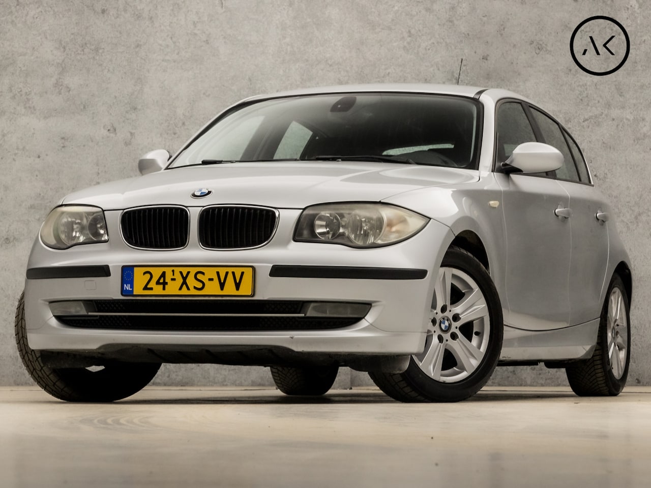 BMW 1-serie - 118i Business Line 143Pk (RADIO, SPORTSTOELEN, AIRCO, ELEK PAKKET, ARMSTEUN, LM VELGEN, NI - AutoWereld.nl