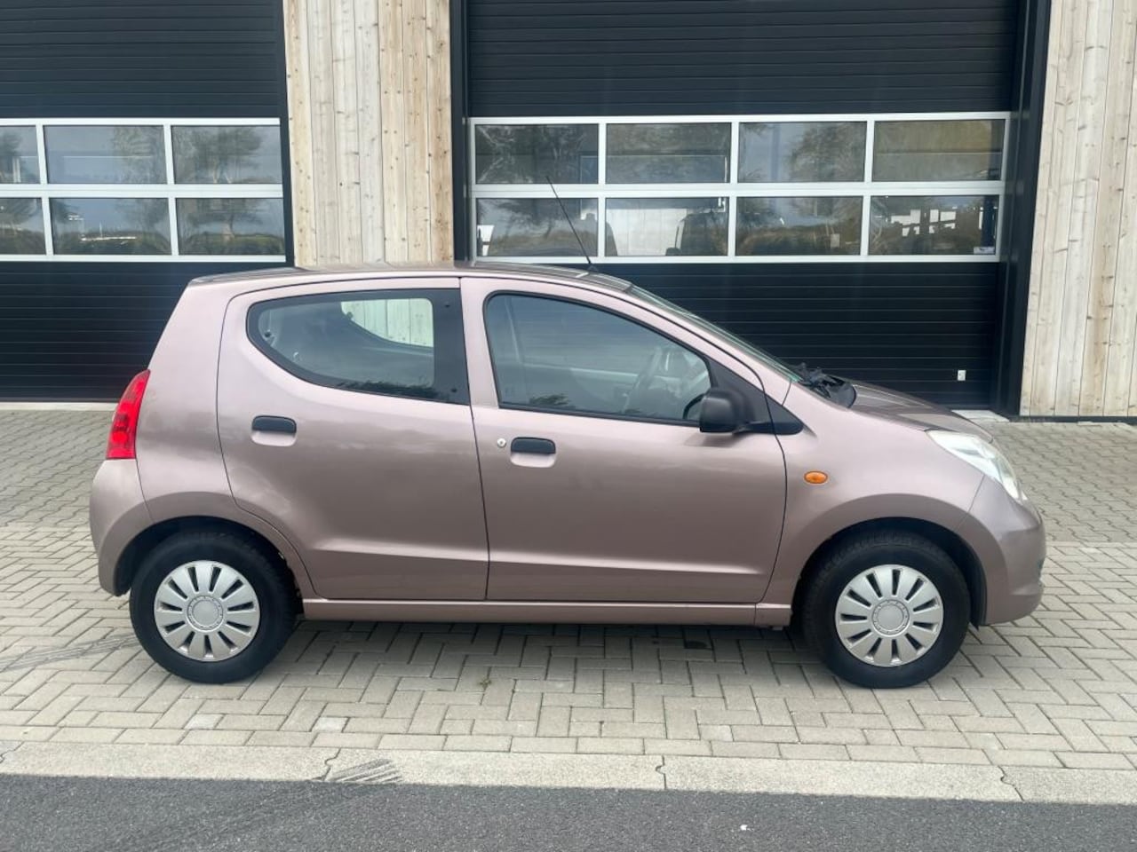 Suzuki Alto - 1.0 Comfort STUURBEKRACHTIGING NIEUWE APK - AutoWereld.nl