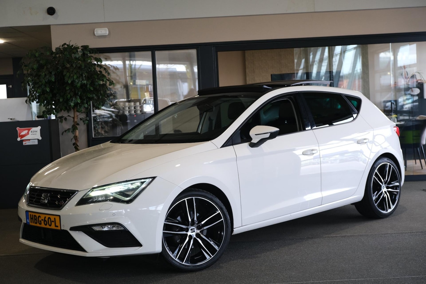 Seat Leon - 1.5 TSI FR 130PK Pano Navi Virtual Led Cruise - AutoWereld.nl